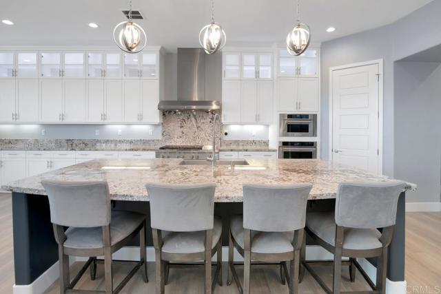 Detail Gallery Image 12 of 46 For 1733 Lemonadeberry Ln, Vista,  CA 92084 - 5 Beds | 3/1 Baths