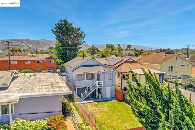 319 S 37Th St, Richmond CA: https://media.crmls.org/mediaz/50b5b5e8-d918-46f0-8131-3607b4387024.jpg