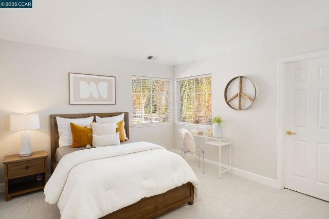 508 Zenith Ridge Dr, Danville CA: https://media.crmls.org/mediaz/50b62b6a-4298-4b2c-ba8f-708e7a4a11f5.jpg