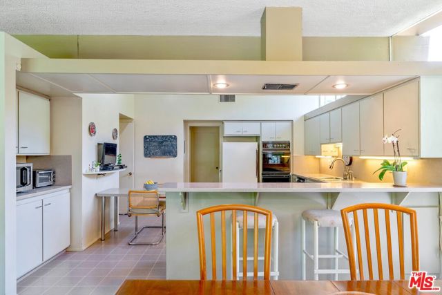 7545 Kimdale Lane, Los Angeles CA: https://media.crmls.org/mediaz/50b6d8c2-f9ac-4b22-822a-ae50fd7155e5.jpg