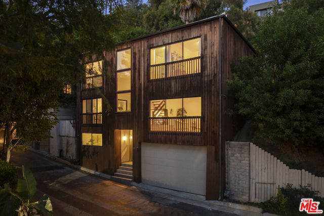 2174 Alcyona Drive, Los Angeles CA: https://media.crmls.org/mediaz/50b6e3a6-f2f8-4d0a-98ea-9765a46a0cb7.jpg