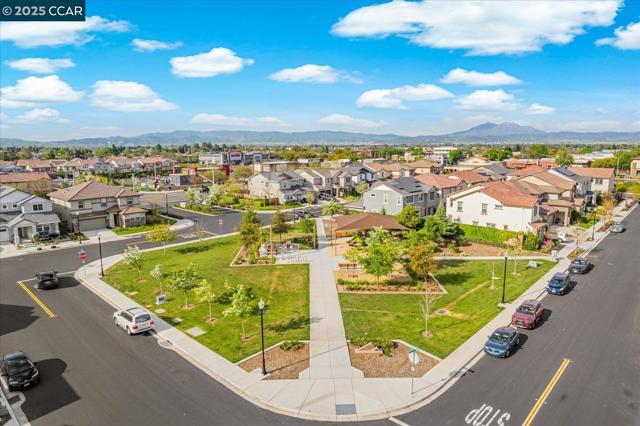 205 Goose Creek Ave, Brentwood CA: https://media.crmls.org/mediaz/50b7c801-b256-49d8-9ec4-2e40cfa7e144.jpg