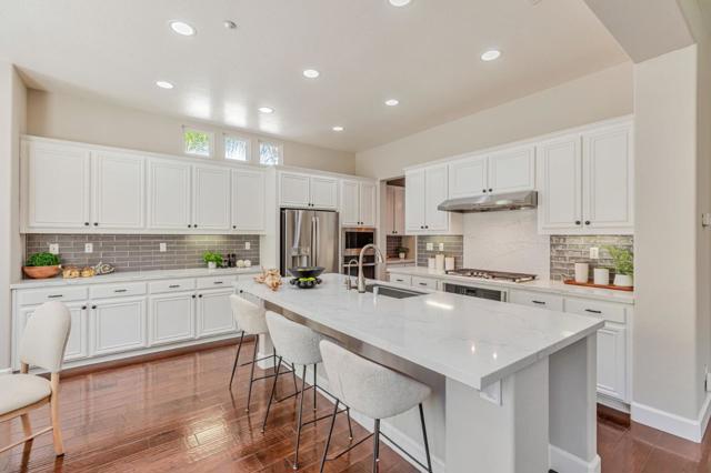 7473 Hoylake Court, Gilroy CA: https://media.crmls.org/mediaz/50b8550f-3f8b-43e7-80c5-3627cdc3f580.jpg