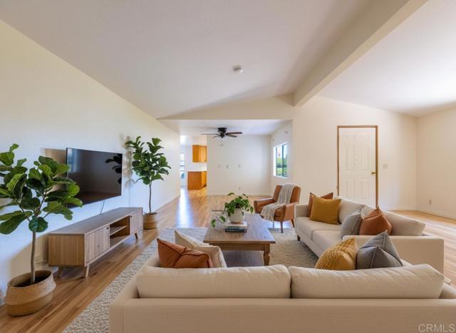 2289 Bryant Drive, Carlsbad CA: https://media.crmls.org/mediaz/50b87d2a-f11d-4d72-af79-67544ccd3581.jpg