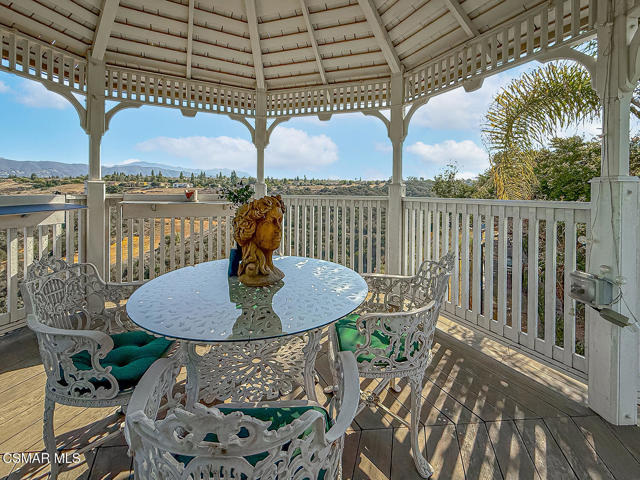 1832 Calle Salto, Thousand Oaks CA: https://media.crmls.org/mediaz/50b8be7b-f2d8-421c-8073-5c850d2b2a03.jpg