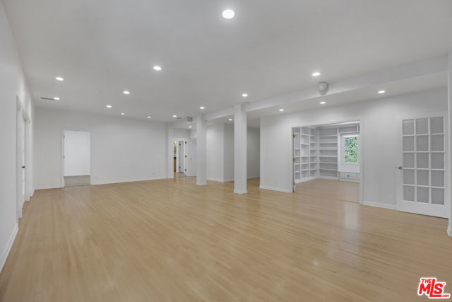 1231 Club View Drive, Los Angeles CA: https://media.crmls.org/mediaz/50b8da12-1aa3-4959-bcd2-53d401cfe9ea.jpg