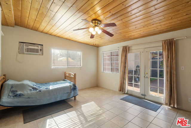 1831 N Buena Vista Street, Burbank CA: https://media.crmls.org/mediaz/50b92ff4-df02-4d28-a3bb-25b1f04fc8e5.jpg