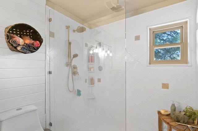17915 Mark Lee Dr, Jamul CA: https://media.crmls.org/mediaz/50b9767a-9f63-4ed7-8f63-bf35642d6c5d.jpg
