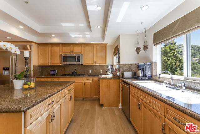 3943 Avenida Del Sol, Studio City CA: https://media.crmls.org/mediaz/50b976d3-82e6-44ef-bebd-ffea34ca4113.jpg
