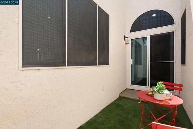 868 Clifton Way, Vacaville CA: https://media.crmls.org/mediaz/50b9a99a-566d-4594-ba07-8f337313b9be.jpg