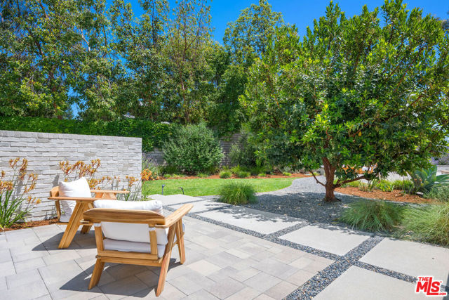 24884 Jim Bridger Road, Hidden Hills CA: https://media.crmls.org/mediaz/50b9b848-5200-41b8-9aff-cd30bd0d875d.jpg