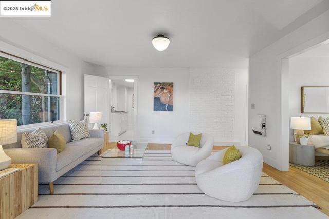 1398 Scenic Ave, Berkeley CA: https://media.crmls.org/mediaz/50ba1889-96c9-4f24-8af7-59fa7b6bf483.jpg