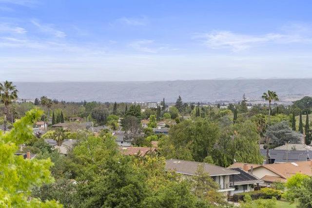 5958 Dry Oak Drive, San Jose CA: https://media.crmls.org/mediaz/50ba2f54-0c4f-45be-ae89-fc282d94898d.jpg