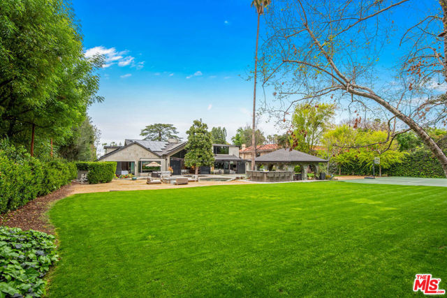 17352 Magnolia Boulevard, Encino CA: https://media.crmls.org/mediaz/50ba2ff8-225e-4f1f-afb3-7c022aed16b2.jpg