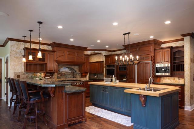 6 Sleepy Hollow Drive, Carmel Valley CA: https://media.crmls.org/mediaz/50ba4fe1-6c04-422f-b404-00c5400b70bf.jpg