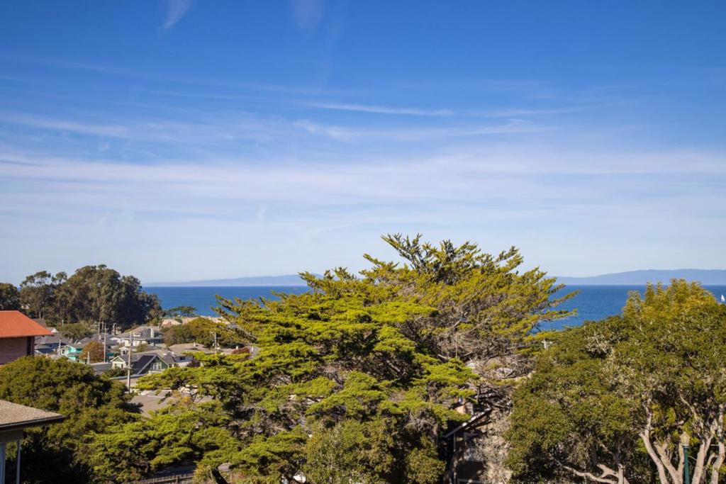 https://media.crmls.org/mediaz/50bac231-97b4-491c-a594-d28bdcef57b7.jpg?preset=X-Large