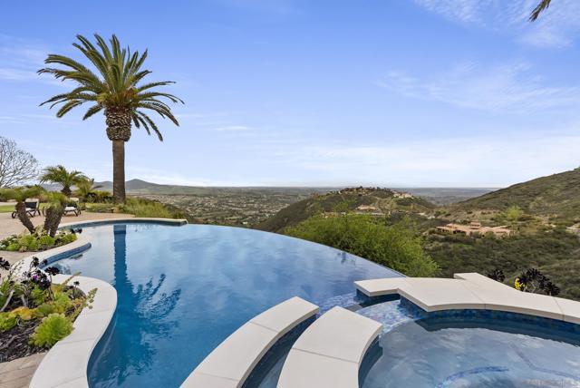 18233 Via Ambiente, Rancho Santa Fe CA: https://media.crmls.org/mediaz/50bb0122-065e-4294-beb2-8510fc10b0ce.jpg