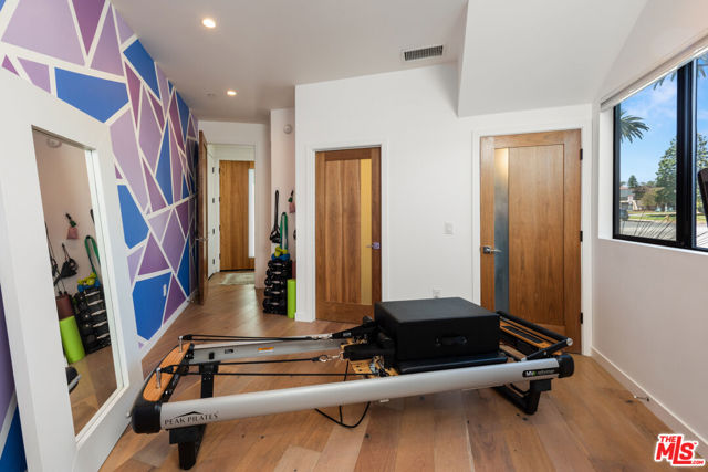 11900 Washington Place, Los Angeles CA: https://media.crmls.org/mediaz/50bb2d92-3f32-463c-977b-a2118e49f367.jpg