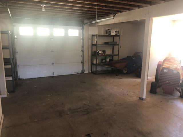 8260 Hunters Valley Road, Mariposa CA: https://media.crmls.org/mediaz/50bb7d4c-893e-4d70-8325-54da26e0d5c6.jpg