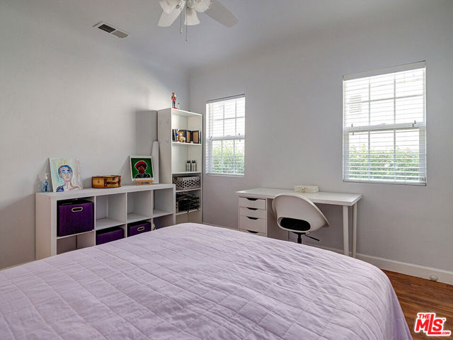 1019 S Rimpau Boulevard, Los Angeles CA: https://media.crmls.org/mediaz/50bb7e9c-9eb4-4daf-93d9-8e52feec1283.jpg