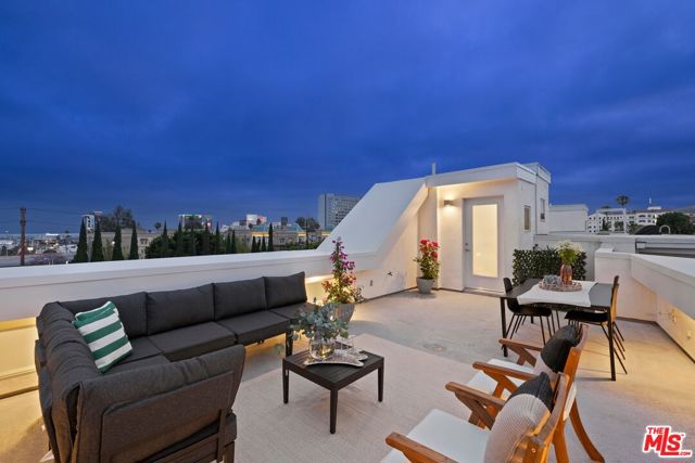 1923 N Gower Street, Los Angeles CA: https://media.crmls.org/mediaz/50bb9c6d-a42f-4ec1-a828-a42047798fd1.jpg