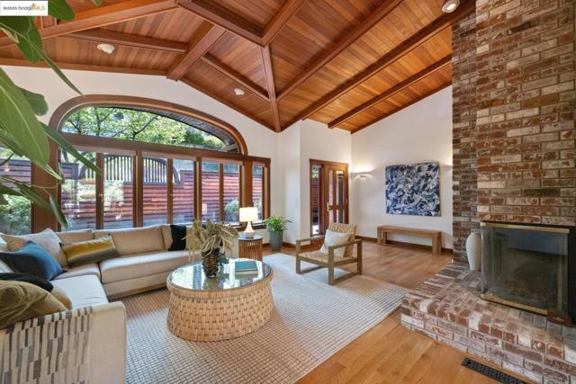 6890 Charing Cross Road, Berkeley CA: https://media.crmls.org/mediaz/50bc3745-7f7a-4893-b4a9-1d01c0a39782.jpg