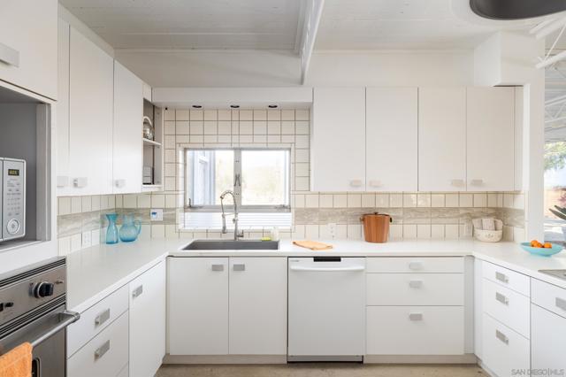 811 Di Giorgio Road, Borrego Springs CA: https://media.crmls.org/mediaz/50bc3f1b-ffa3-472d-a1e6-60479ed0f27c.jpg