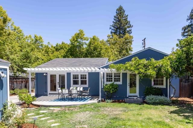 448 Felton Drive, Menlo Park CA: https://media.crmls.org/mediaz/50bcb89c-4618-4cc8-b7d4-320c23038960.jpg