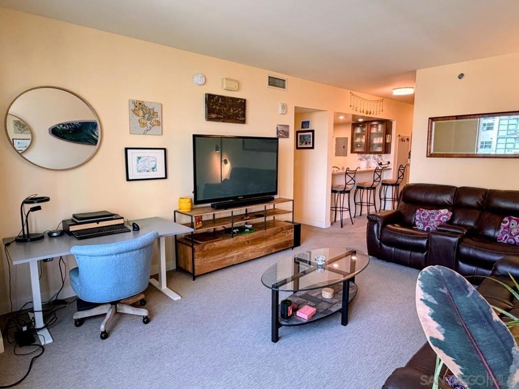 425 W Beech #859