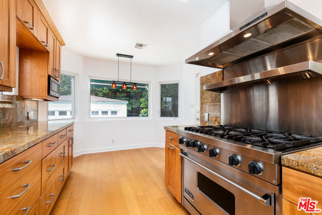 1358 Holmby Avenue, Los Angeles CA: https://media.crmls.org/mediaz/50bcd2fc-1f90-4d79-b5dc-257358995f12.jpg