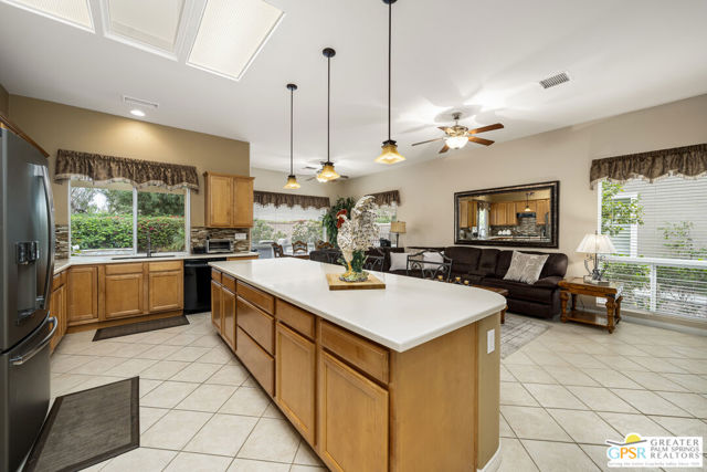 35707 Stonebriar Drive, Palm Desert CA: https://media.crmls.org/mediaz/50bd0562-d38b-49dc-a6d3-071d50f4d8c6.jpg