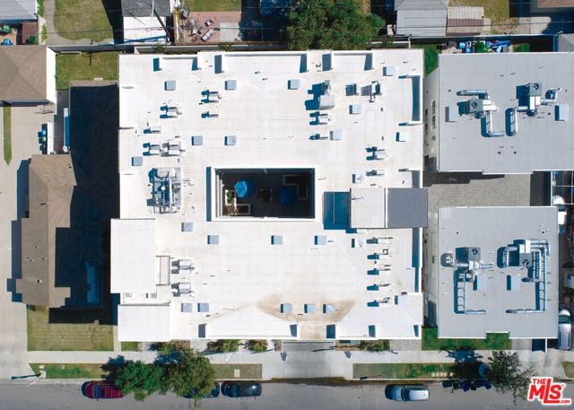 3524 Chesapeake Avenue, Los Angeles CA: https://media.crmls.org/mediaz/50be0d22-090e-47ca-8484-dca1ba321a12.jpg