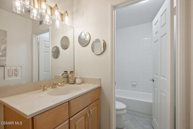 790 Spring Canyon Place, Thousand Oaks CA: https://media.crmls.org/mediaz/50be4308-7837-4324-bc39-4139899fc202.jpg