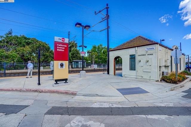 2561 Park Boulevard, Palo Alto CA: https://media.crmls.org/mediaz/50be5200-0cd0-4f74-a0eb-e624bf59ddbb.jpg