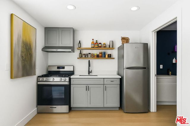 5342 Lemon Grove Avenue, Los Angeles CA: https://media.crmls.org/mediaz/50be8181-0a41-4ec0-be79-65567fe444b1.jpg