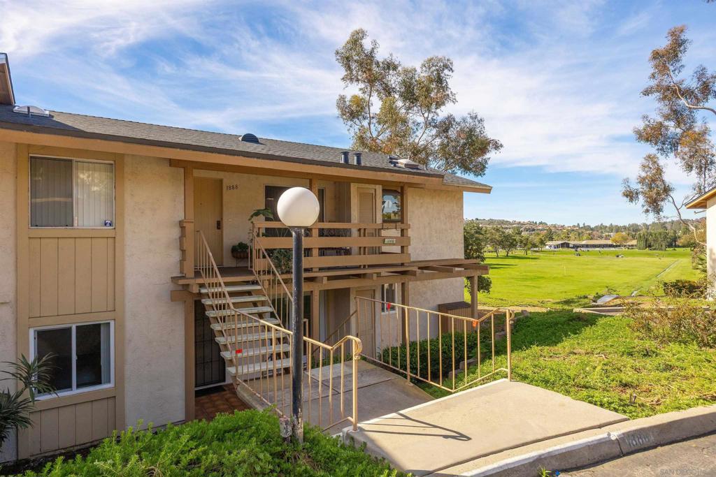 1886 Fairway Circle Dr