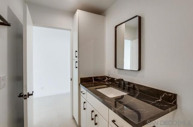 14066 Crest Way, Del Mar CA: https://media.crmls.org/mediaz/50be8d24-daec-43b4-aee0-d8ab805a2557.jpg