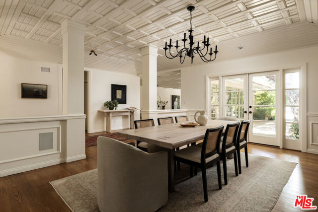 1296 Capri Drive, Pacific Palisades CA: https://media.crmls.org/mediaz/50bec419-ed54-4dfd-a7d9-506b8f1df829.jpg