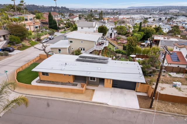 5061 Onstad St, San Diego CA: https://media.crmls.org/mediaz/50bf1adf-547d-4d11-907b-cb9abd55528c.jpg