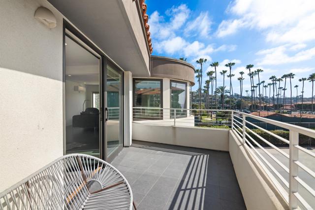 Detail Gallery Image 6 of 27 For 2110 Avenida De La Playa #C,  La Jolla,  CA 92037 - 3 Beds | 2/1 Baths