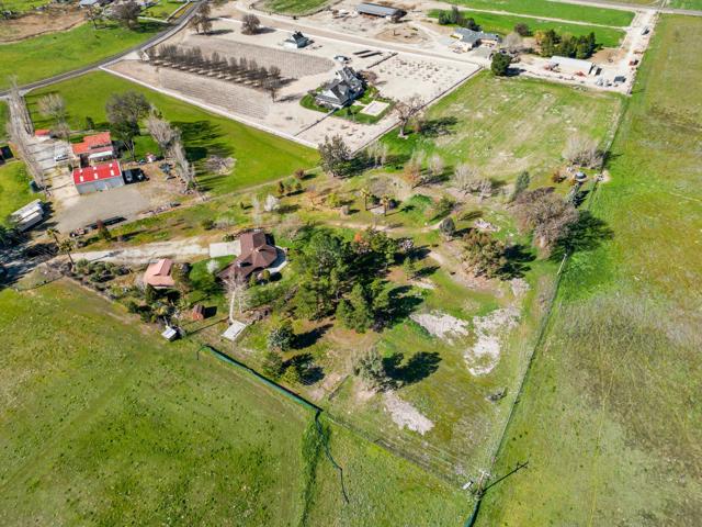 50145 Adobe Place, Lockwood CA: https://media.crmls.org/mediaz/50c0e537-2ae7-4550-b295-c7511422aaef.jpg