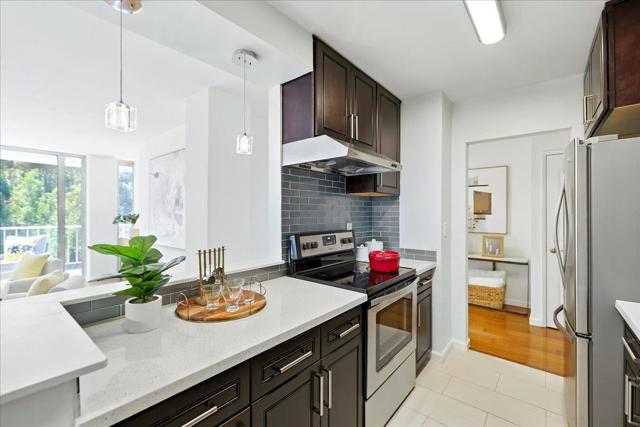 400 Davey Glen Road, Belmont CA: https://media.crmls.org/mediaz/50c11ad8-cf5a-40ec-9243-e5f614409426.jpg