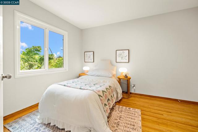 1232 E 20Th St, Oakland CA: https://media.crmls.org/mediaz/50c13005-afbd-4814-95c8-46630d978283.jpg