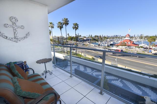 1710 Avenida Del Mundo, Coronado CA: https://media.crmls.org/mediaz/50c1463c-571c-4c6c-b473-6a636c7b74b6.jpg