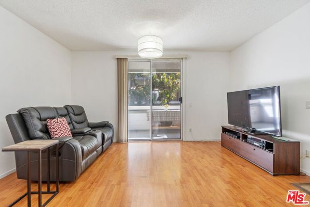 11150 Glenoaks Boulevard, 41 photo 2