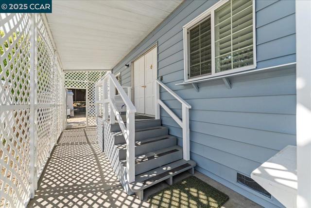 100 Welcome Ave, Concord CA: https://media.crmls.org/mediaz/50c30f85-9624-42c9-9954-f84785fda174.jpg