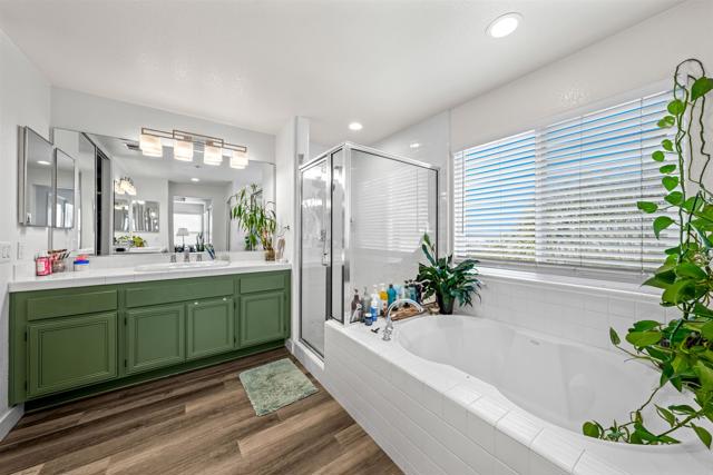 Detail Gallery Image 14 of 22 For 2007 Pleasant Waters Ct, Spring Valley,  CA 91977 - 5 Beds | 3 Baths