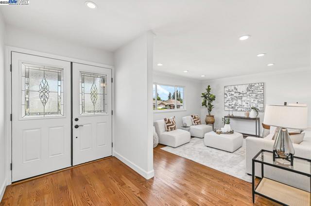 7864 Fairoaks Dr, Pleasanton CA: https://media.crmls.org/mediaz/50c3e0a6-c40f-4868-abd6-2d33ddc8187f.jpg