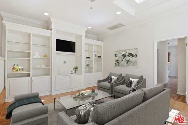 1710 Santa Paula Place, Glendale CA: https://media.crmls.org/mediaz/50c45339-fc23-4204-8370-227d9ea3c7ef.jpg