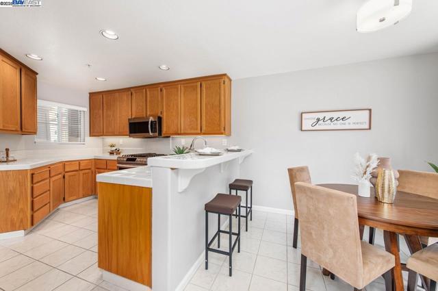 1749 Corte Sueno, Livermore CA: https://media.crmls.org/mediaz/50c46296-dc3a-4017-90d6-25e40159e1a9.jpg